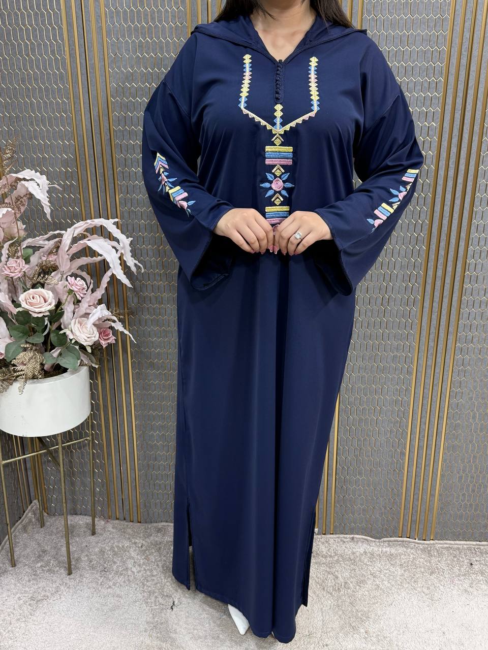 djellaba Tissus crép Broderies délicates et colorées